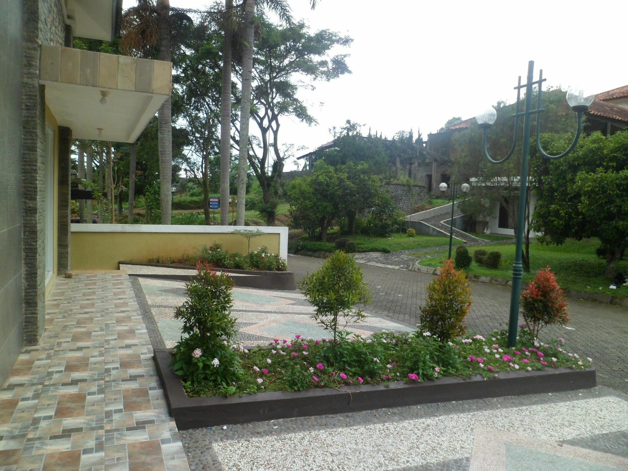 Villa Bukit Danau Cipanas  Exterior photo