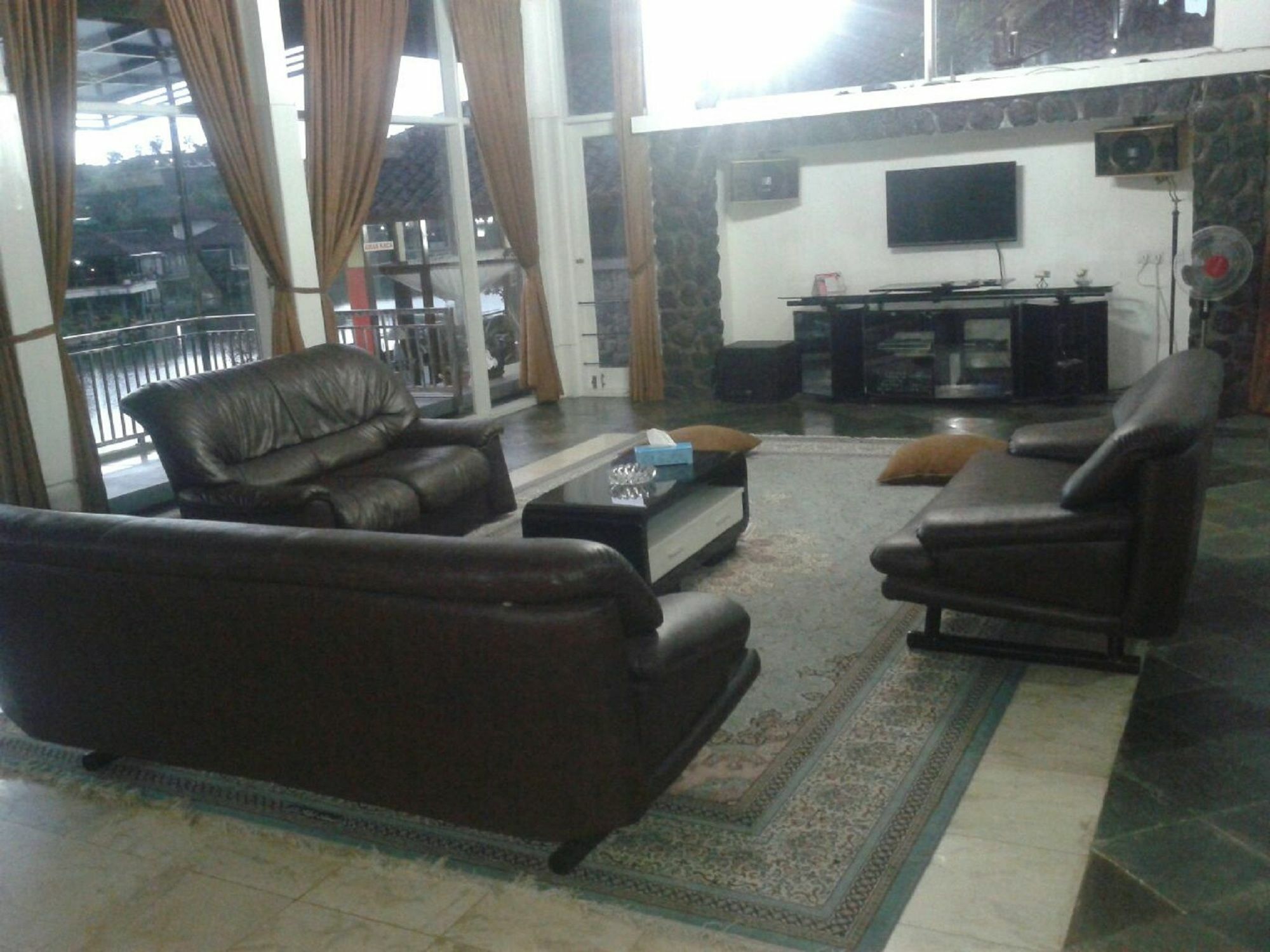 Villa Bukit Danau Cipanas  Exterior photo