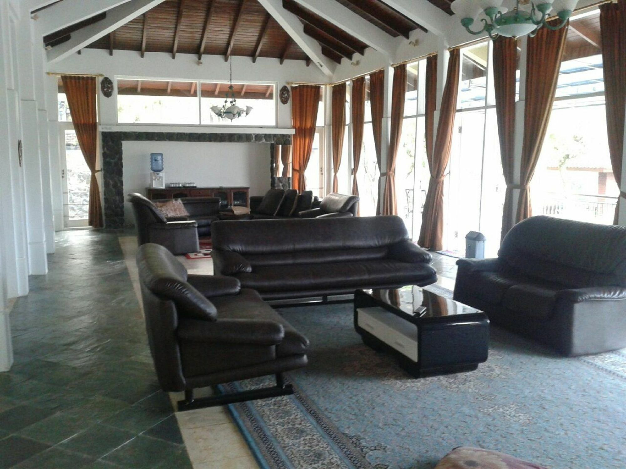 Villa Bukit Danau Cipanas  Exterior photo